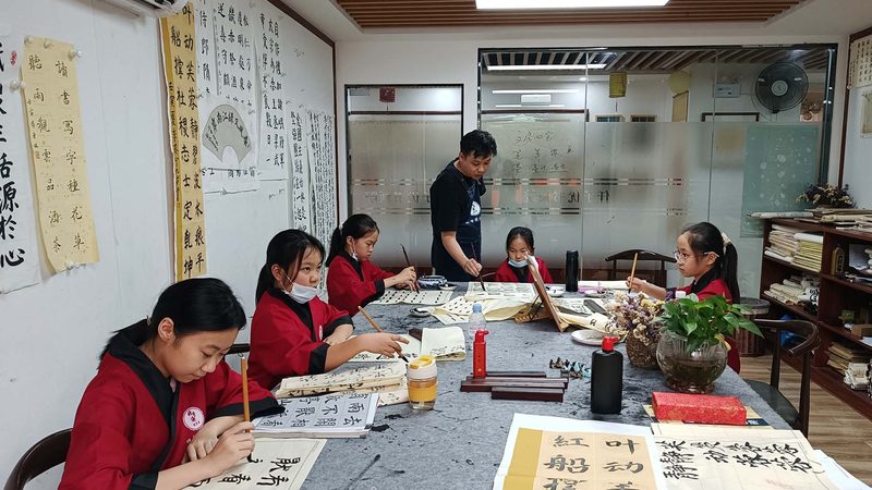 以下是一些市面上口碑较好的营养师教材，供考生参考：