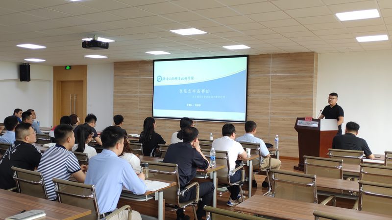 以下是一些在电工培训教材领域具有良好口碑的出版社：
